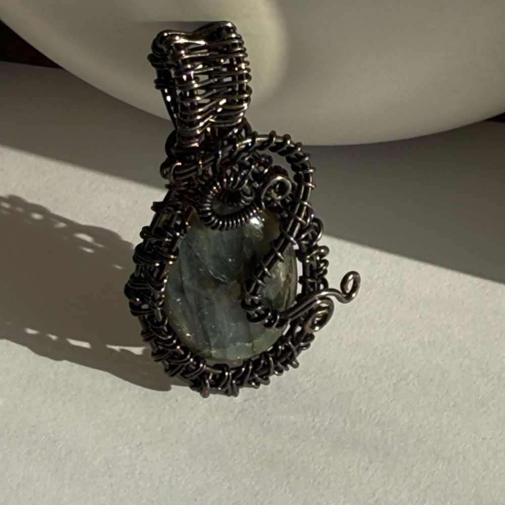 Handcrafted Wire Wrapped Labradorite Pendant - Picture 3 of 5